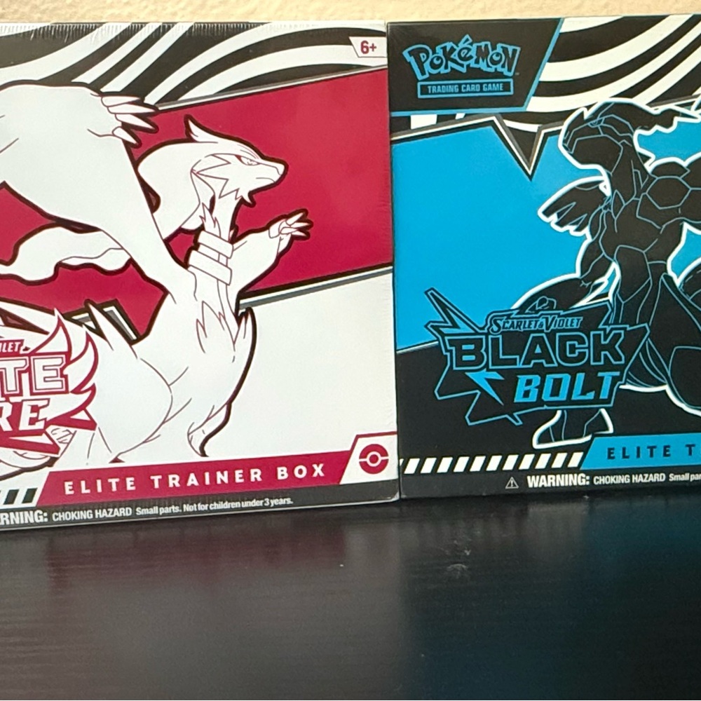 Pokemon Elite Trainer Box Set - Red and Blue